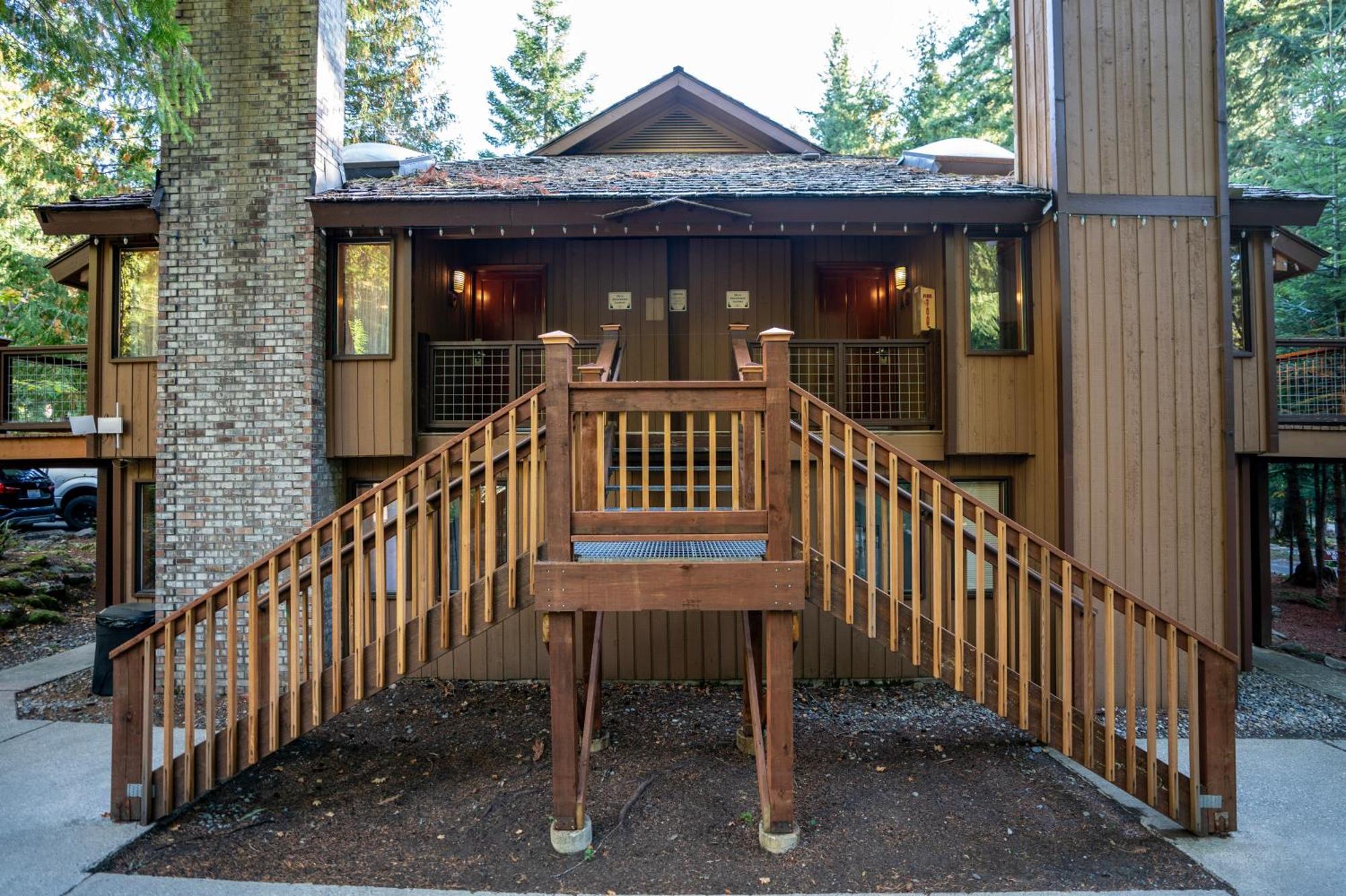 Loge Alta Crystal Hotel Enumclaw Exterior photo